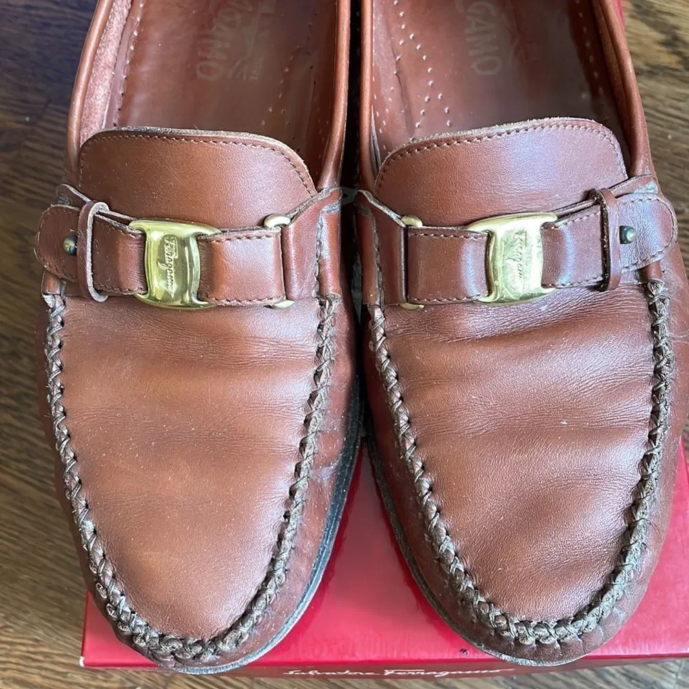 Vtg Salvatore Ferragamo “Varo” mahogany/brown slip on loafers‎ on original box
